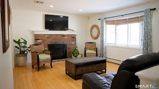 31 Kendall Circle, Waterbury, CT 06708