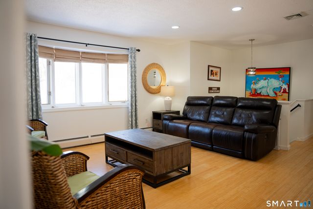 31 Kendall Circle, Waterbury, CT 06708