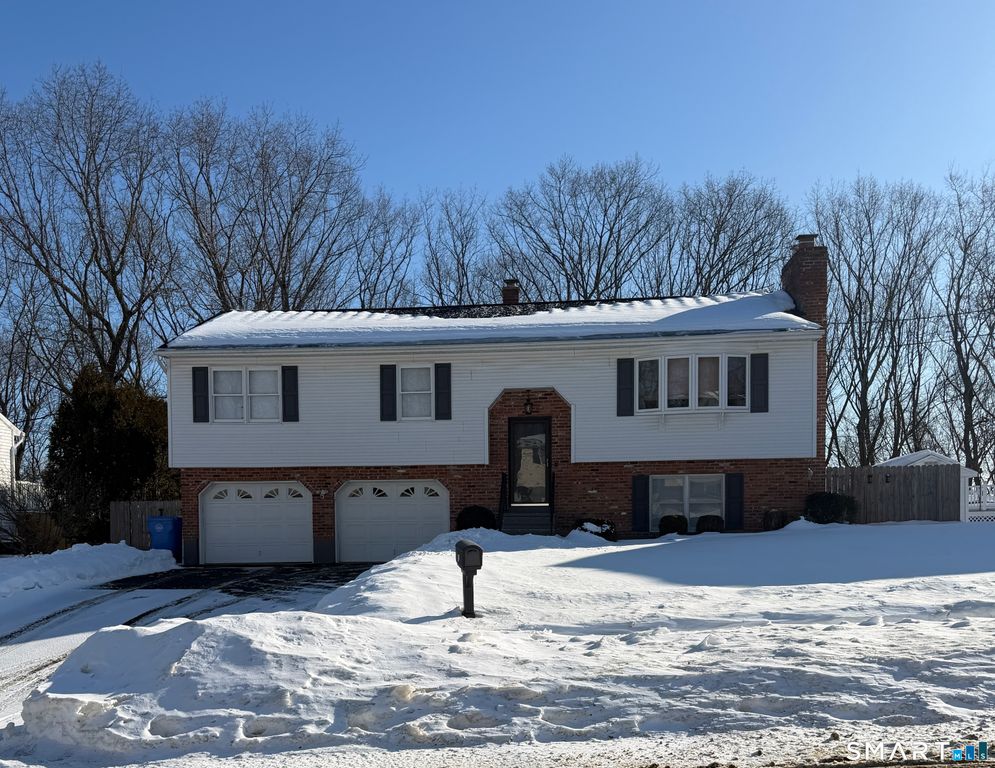 31 Kendall Circle, Waterbury, CT 06708