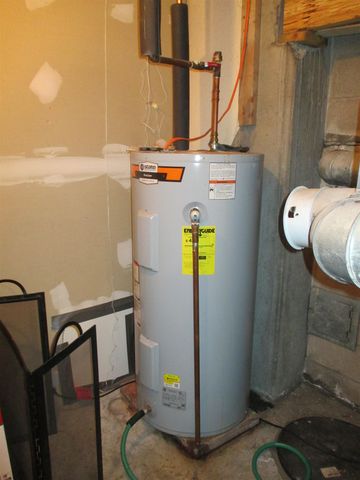 64 Jay Way, Rochester, NH 03868