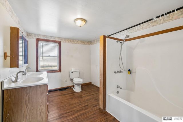 72030 649 Avenue, Shubert, NE 68437