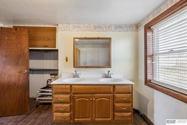 72030 649 Avenue, Shubert, NE 68437