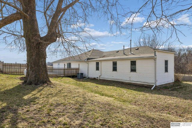 72030 649 Avenue, Shubert, NE 68437