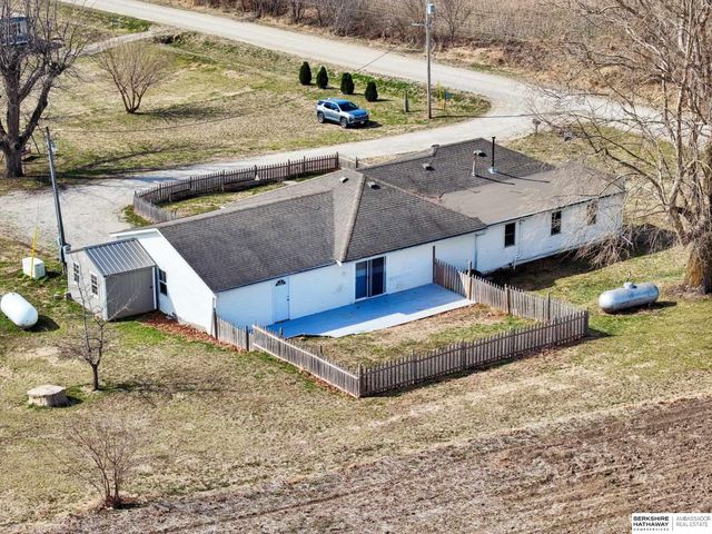 72030 649 Avenue, Shubert, NE 68437