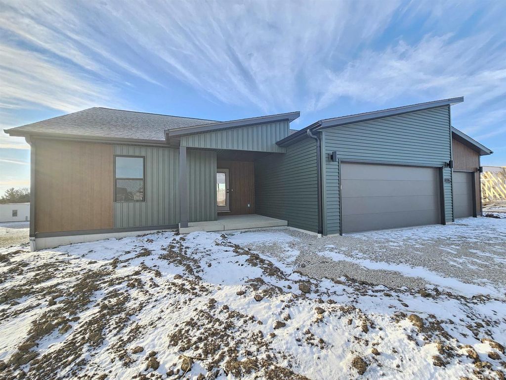 979 Pheasant Run, Lomira, WI 53048