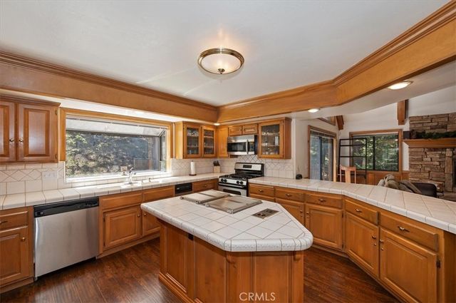 27336 Alpen, Lake Arrowhead, CA 92352