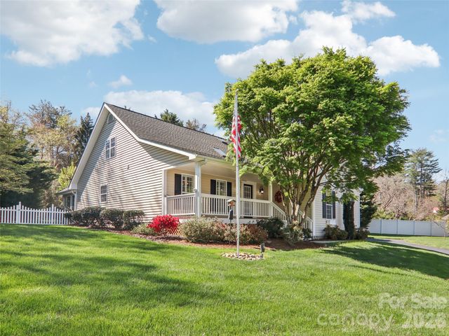 117 Apple Meadow Court, Hendersonville, NC 28739