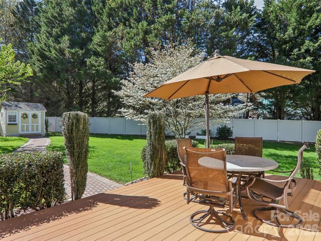 117 Apple Meadow Court, Hendersonville, NC 28739