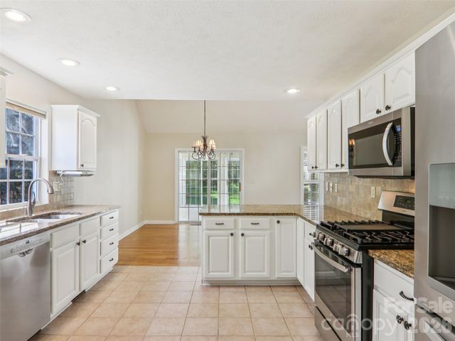 117 Apple Meadow Court, Hendersonville, NC 28739