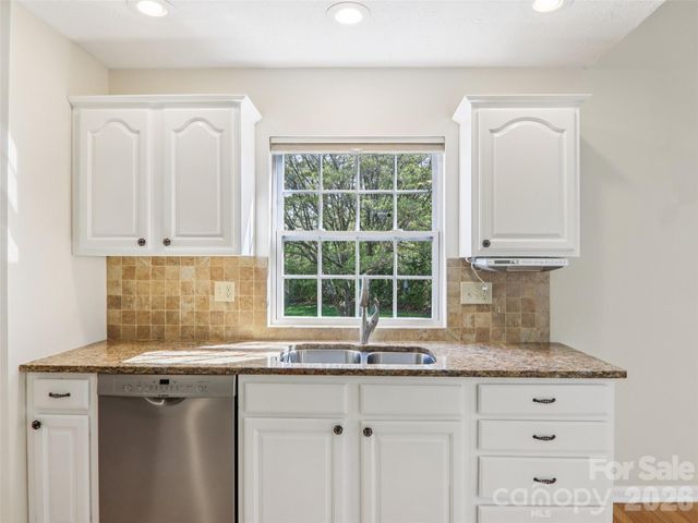 117 Apple Meadow Court, Hendersonville, NC 28739
