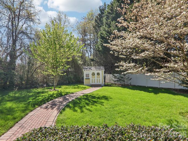 117 Apple Meadow Court, Hendersonville, NC 28739