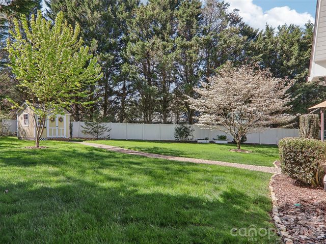 117 Apple Meadow Court, Hendersonville, NC 28739