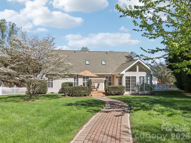 117 Apple Meadow Court, Hendersonville, NC 28739