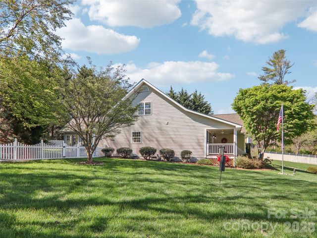 117 Apple Meadow Court, Hendersonville, NC 28739
