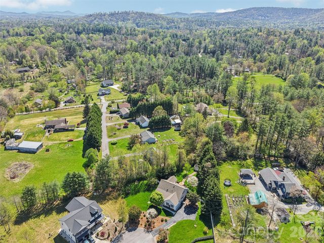 117 Apple Meadow Court, Hendersonville, NC 28739