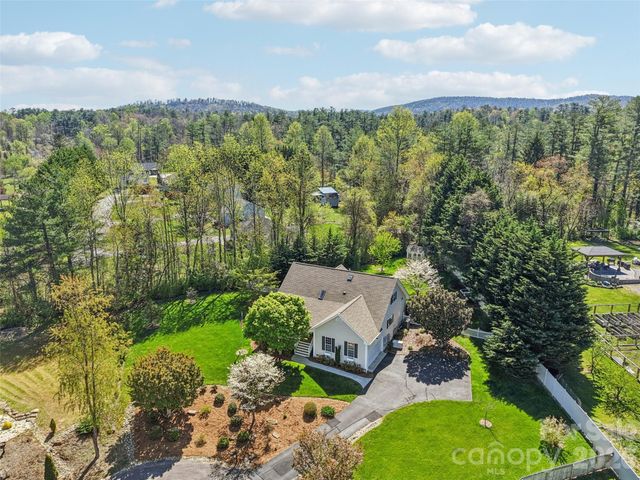 117 Apple Meadow Court, Hendersonville, NC 28739