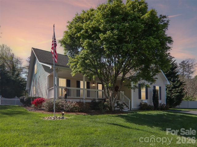 117 Apple Meadow Court, Hendersonville, NC 28739