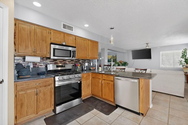 8100 Glenbrook Place NW, Albuquerque, NM 87120