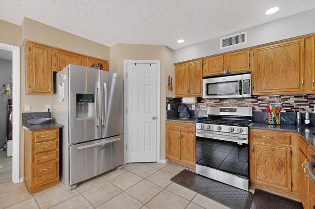 8100 Glenbrook Place NW, Albuquerque, NM 87120