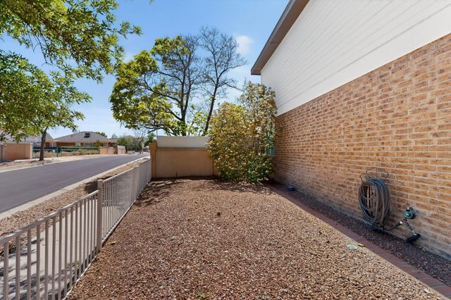 8100 Glenbrook Place NW, Albuquerque, NM 87120