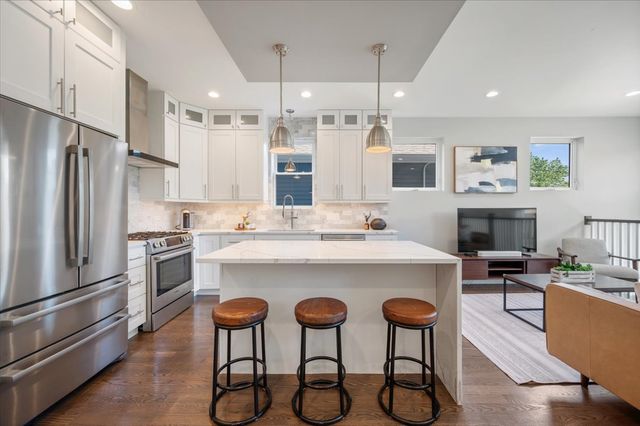 4137 N Lawndale Avenue, Chicago, IL 60618