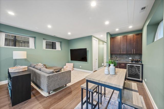 4137 N Lawndale Avenue, Chicago, IL 60618