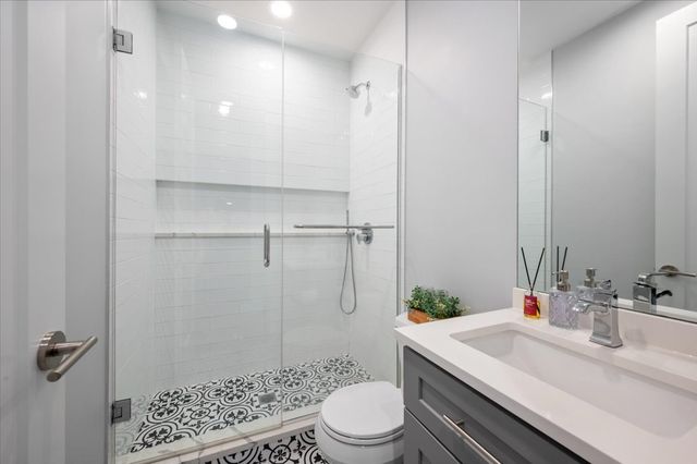 4137 N Lawndale Avenue, Chicago, IL 60618