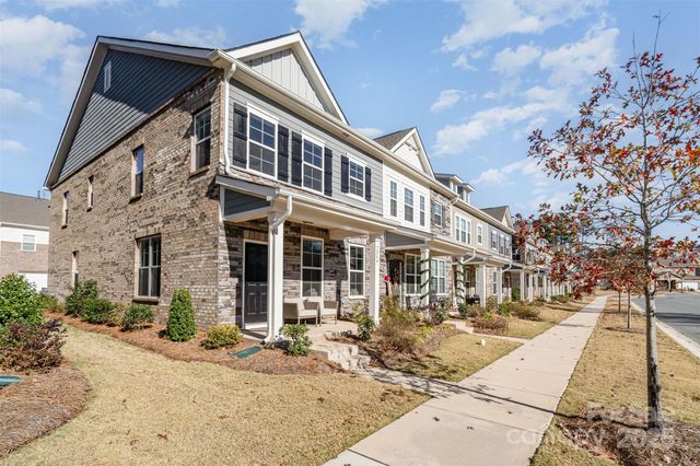 5244 Kinsbridge Drive, Charlotte, NC 28227