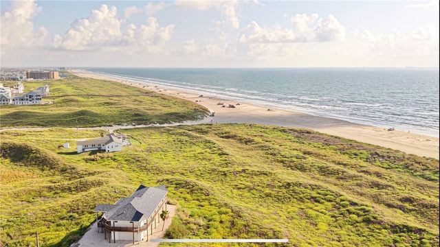 108 Horse Tail Lane, Port Aransas, TX 78373