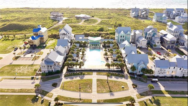 108 Horse Tail Lane, Port Aransas, TX 78373