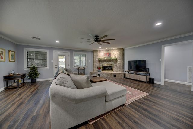 1600 Pecan Street, Brenham, TX 77833