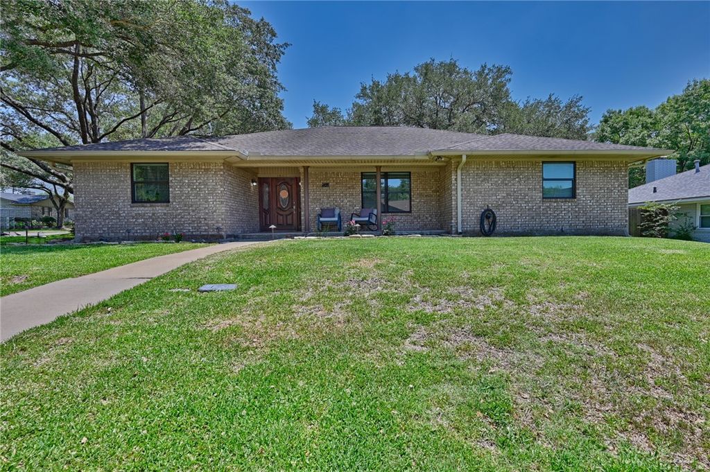 1600 Pecan Street, Brenham, TX 77833