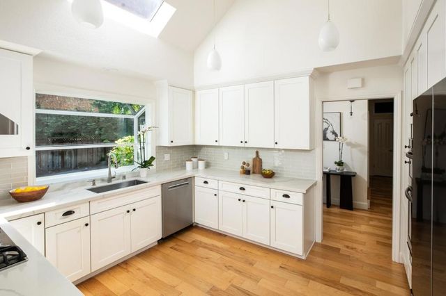 428 Santa Clara Avenue, Redwood City, CA 94061