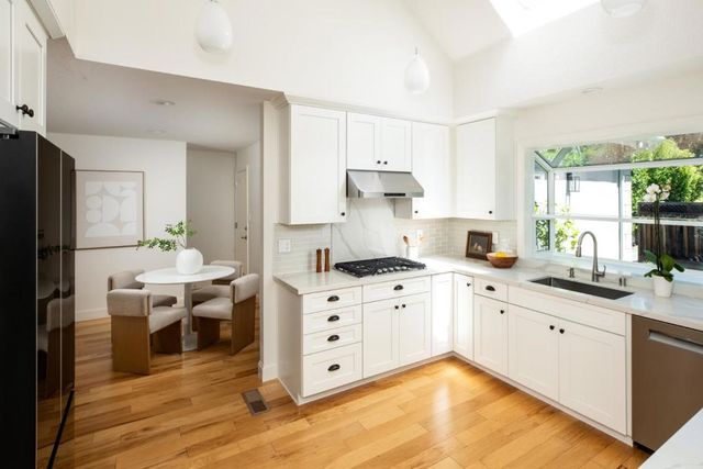 428 Santa Clara Avenue, Redwood City, CA 94061