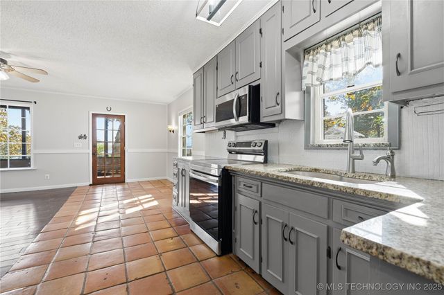 95918 Sky Ridge Drive, Gore, OK 74435