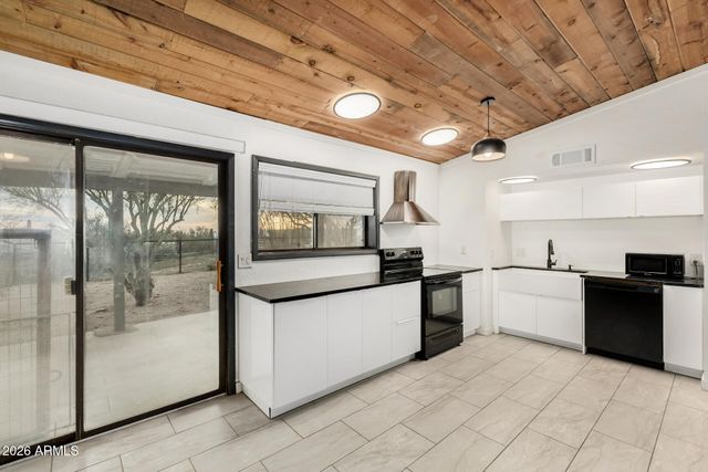 49416 N 26TH Avenue, New River, AZ 85087