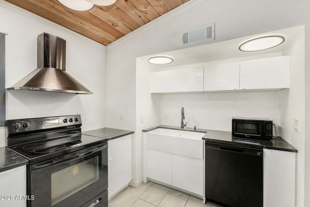 49416 N 26TH Avenue, New River, AZ 85087