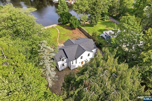 16 Yearling Trail, West Milford, NJ 07421
