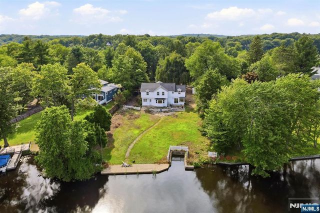 16 Yearling Trail, West Milford, NJ 07421