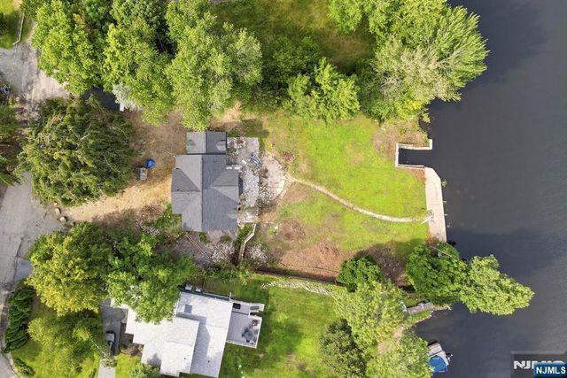 16 Yearling Trail, West Milford, NJ 07421