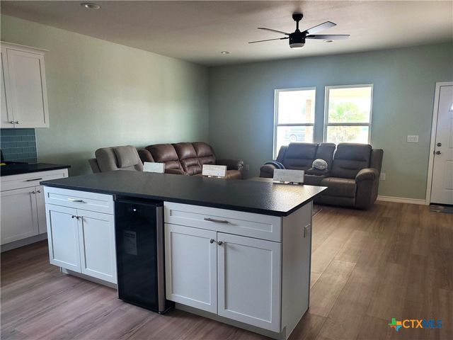 1201 W HOUSTON Avenue, Seadrift, TX 77983