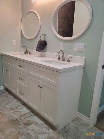 1201 W HOUSTON Avenue, Seadrift, TX 77983