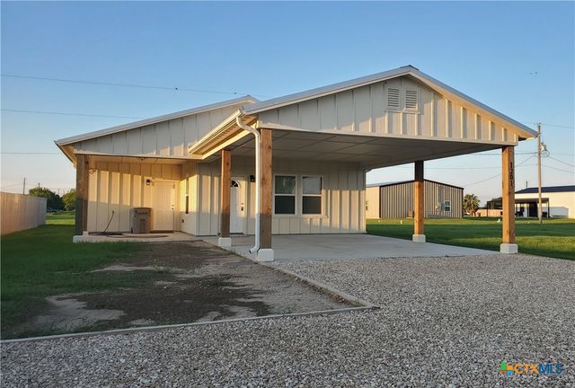 1201 W HOUSTON Avenue, Seadrift, TX 77983