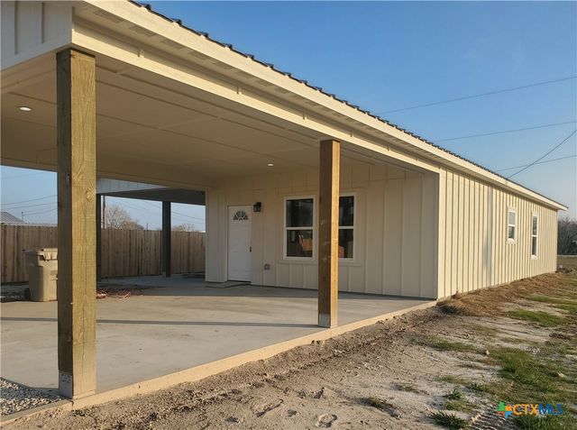 1201 W HOUSTON Avenue, Seadrift, TX 77983