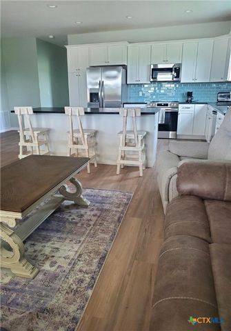 1201 W HOUSTON Avenue, Seadrift, TX 77983