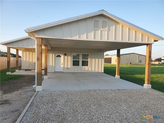 1201 W HOUSTON Avenue, Seadrift, TX 77983