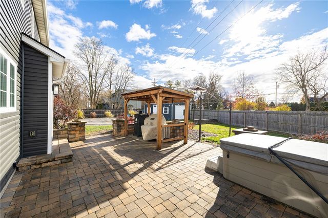 6195 Fawn Meadow Street, Farmington, NY 14425