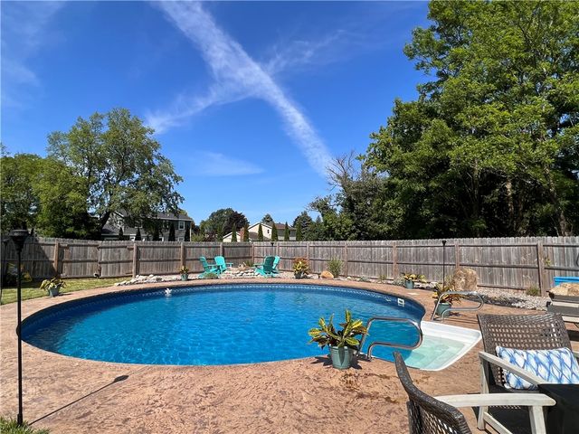 6195 Fawn Meadow Street, Farmington, NY 14425