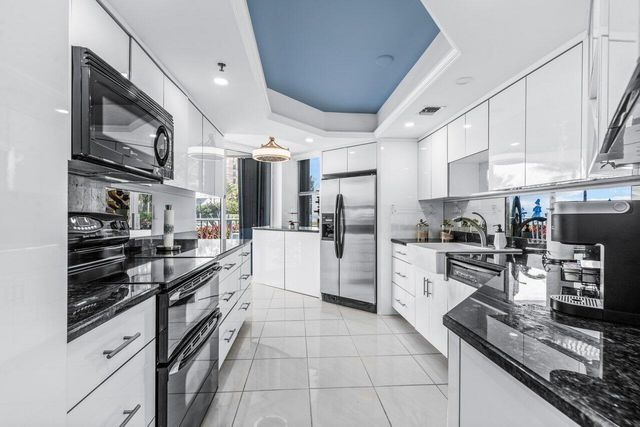 5200 N Ocean Drive 102, Singer Island, FL 33404