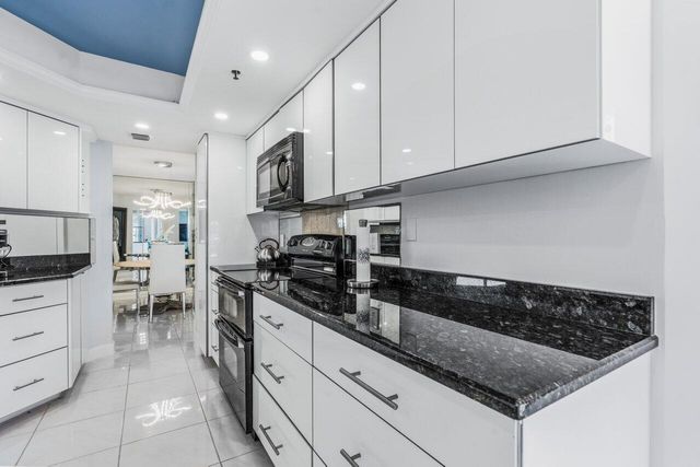 5200 N Ocean Drive 102, Singer Island, FL 33404